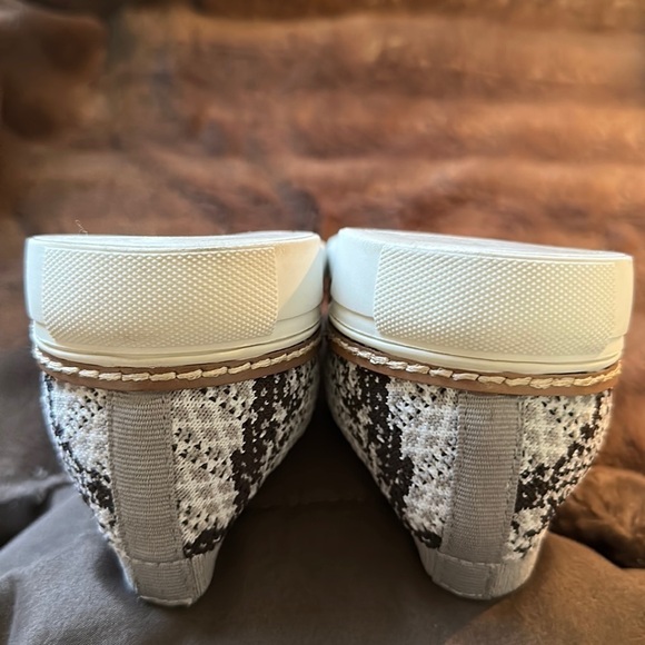 VINCE CAMUTO Keamaua Slip On Sneaker Sz 8 - Picture 6 of 11